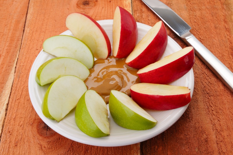 15 Healthy Snacks for People with Diabetes Apple slices with peanut butter – A delicious and well balanced snack option for diabetics