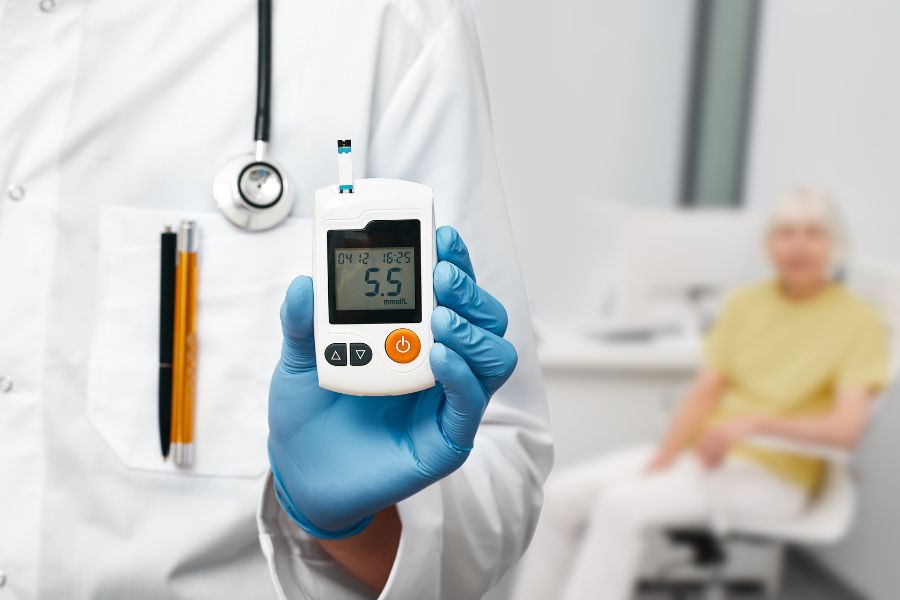 Difference between symptoms of hyperglycemia and hypoglycemia Difference Between Symptoms of Hyperglycemia and Hypoglycemia 3