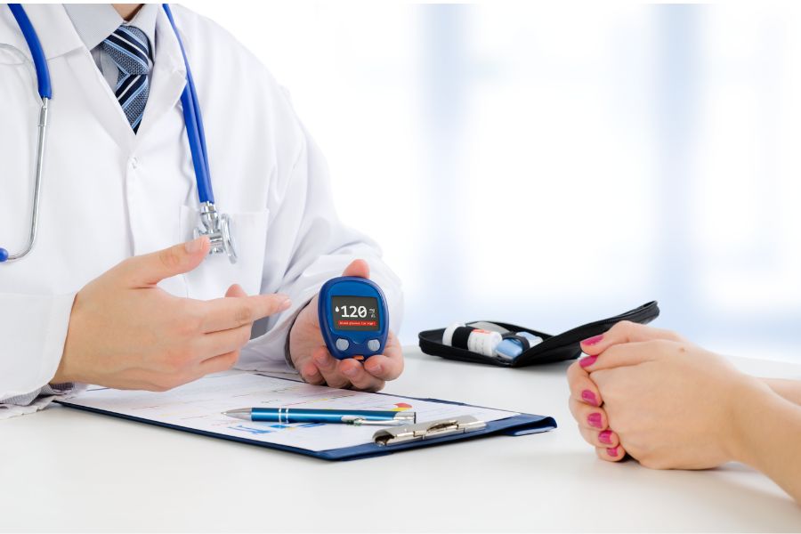 Difference between symptoms of hyperglycemia and hypoglycemia Difference Between Symptoms of Hyperglycemia and Hypoglycemia 7
